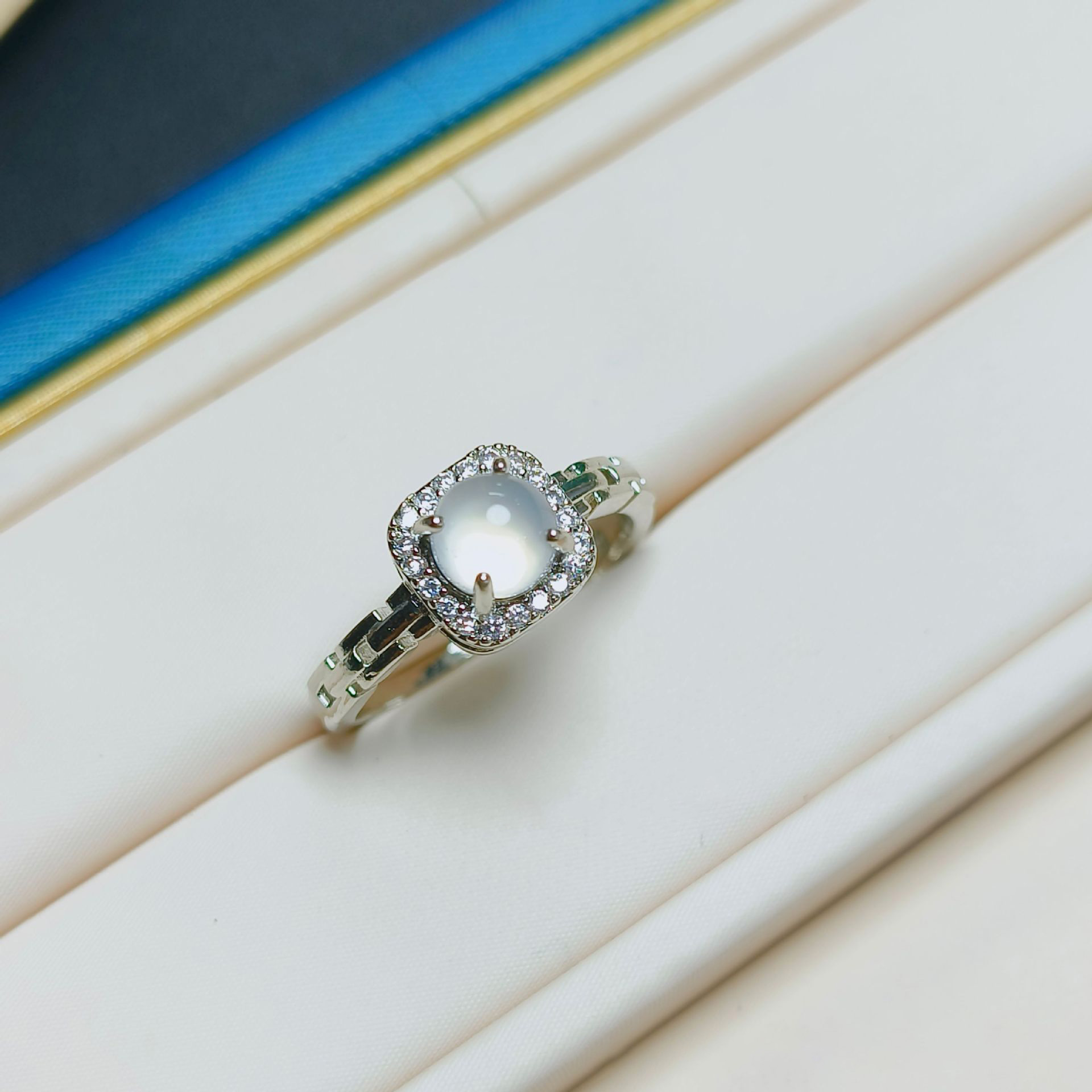 701021 ควอตซ์สีขาว
