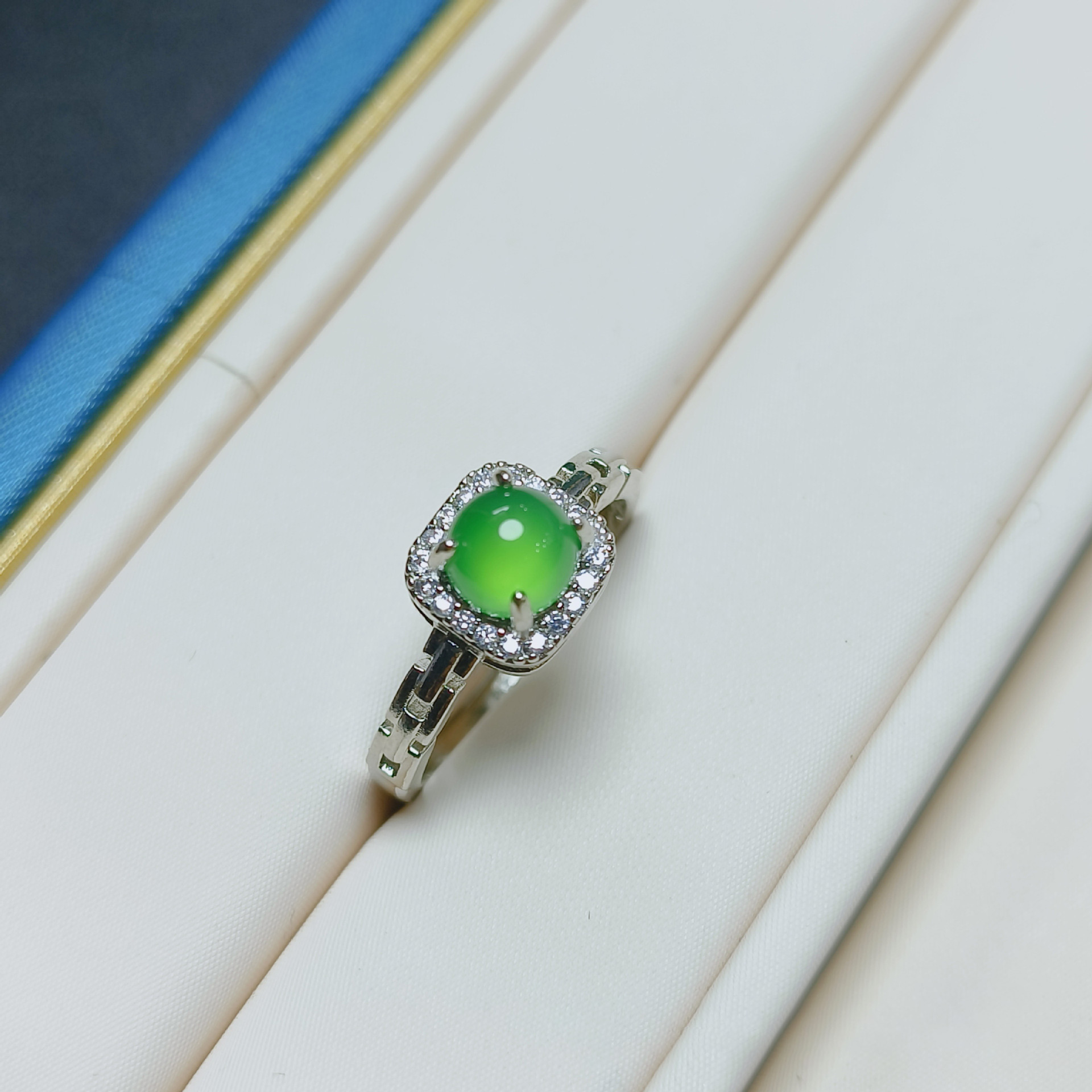 701022 ควอตซ์สีเขียว
