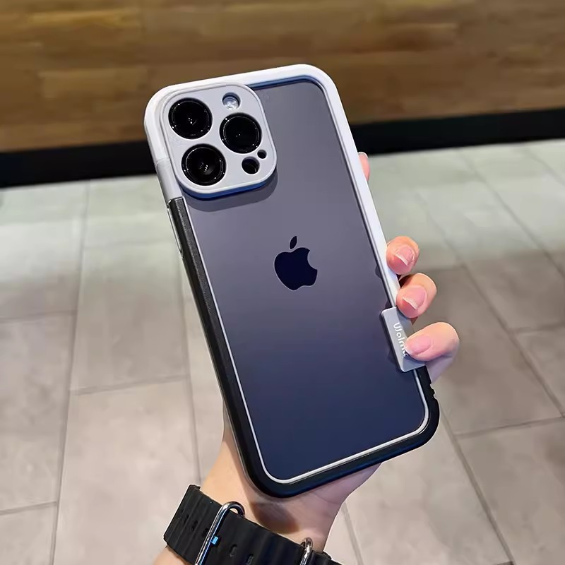 194177 เคสบัมเปอร์ iPhone 15 Pro สีขาว-ดำ
